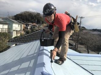 棟板金の設置と既存棟板金の交換