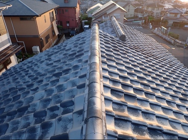 【長崎市】棟漆喰詰め替え工事と瓦止め工事を行って雨漏り･災害対策！その施工様子と工事内容を専門業者が解説します！