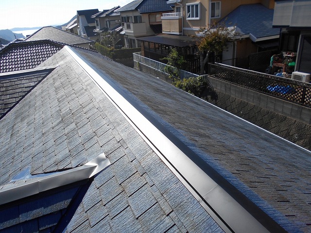 長崎市で行われた化粧スレート屋根での金属板張替え・塗装・重ね張り工事3選の施工手順を簡単にご紹介！