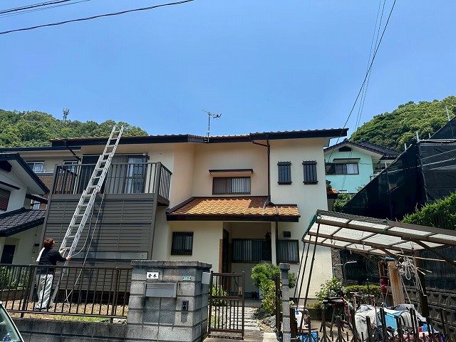 長崎市 戸建て住宅でセメント瓦屋根の棟歪みと塗装状態を専門業者が無料点検！
