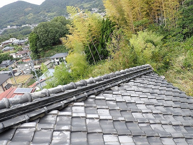 【長崎市】屋根のつなぎ目の漆喰のひび割れを調査!原因と補修方法を専門業者が解説します!