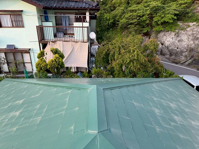 長崎市にてスレート屋根の反りと塗膜劣化を確認しました!無料見積もり点検!