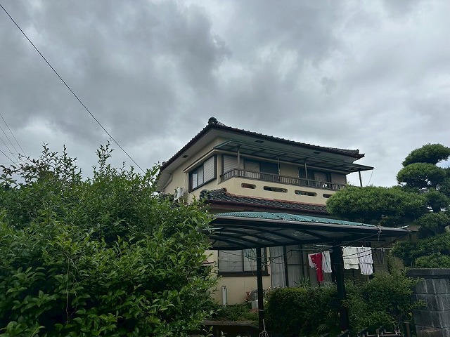 大村市で築50年の瓦屋根で漆喰割れを確認!下屋根の点検調査